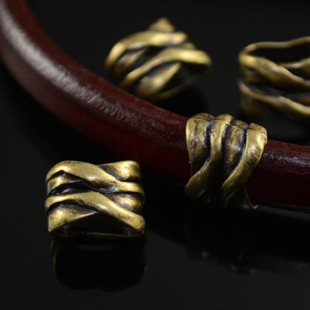 Beads - Regaliz - Wrapped Knot - Antique Brass